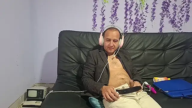 yazforeSolo online show from 11-17-25, 04:11