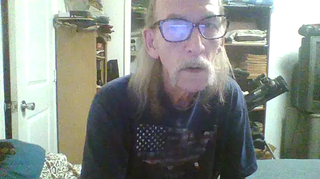 Snapshot of friendlychat1 chatting on 10-09-25, 02:45 friendlychat1 online show from 10-09-25, 02:45