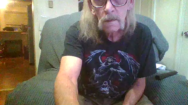 Snapshot of friendlychat1 chatting on 10-19-25, 12:35 friendlychat1 online show from 10-19-25, 12:35
