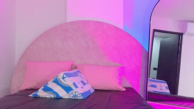 Sofia martiin online show from 11-28-25, 03:07