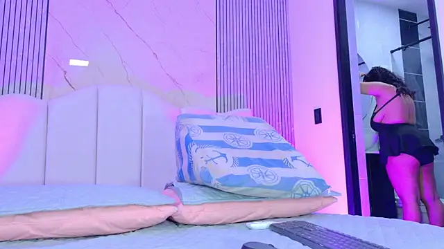 Sofia martiin online show from 04-15-26, 03:12