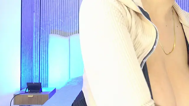 Sofia martiin online show from 12-17-25, 03:11