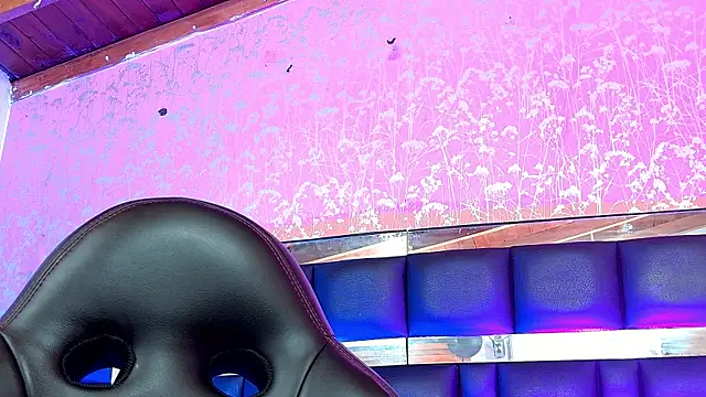 Sofia martiin online show from 10-17-25, 03:10