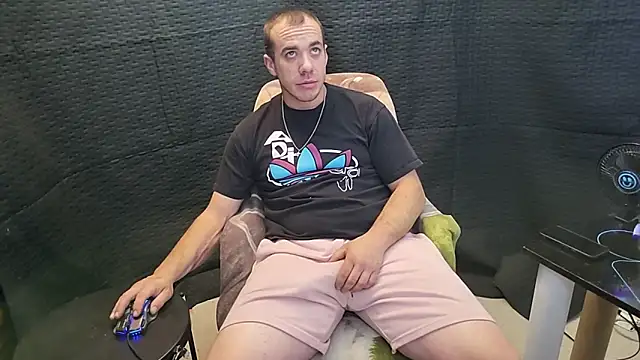 Snapshot of ScubaStevex chatting on 12-02-25, 08:16 ScubaStevex online show from 12-02-25, 08:16