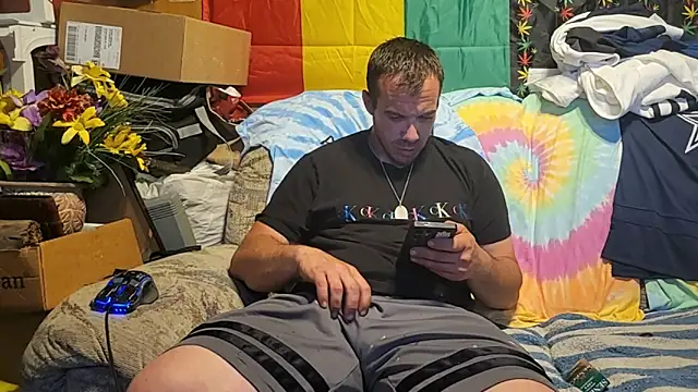 Snapshot of ScubaStevex chatting on 06-04-26, 11:04 ScubaStevex online show from 06-04-26, 11:04
