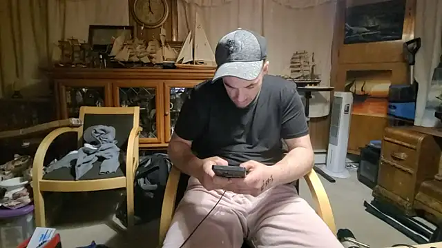 Snapshot of ScubaStevex chatting on 04-18-26, 04:15 ScubaStevex online show from 04-18-26, 04:15