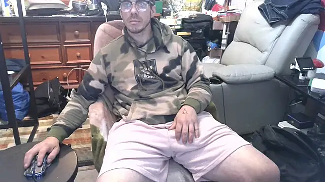 Snapshot of ScubaStevex chatting on 12-20-25, 05:27 ScubaStevex online show from 12-20-25, 05:27