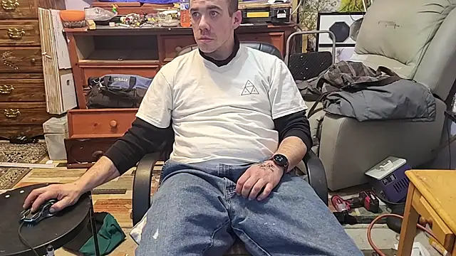 Snapshot of ScubaStevex chatting on 02-02-26, 05:50 ScubaStevex online show from 02-02-26, 05:50