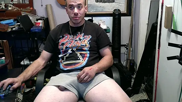 Snapshot of ScubaStevex chatting on 11-12-25, 07:01 ScubaStevex online show from 11-12-25, 07:01