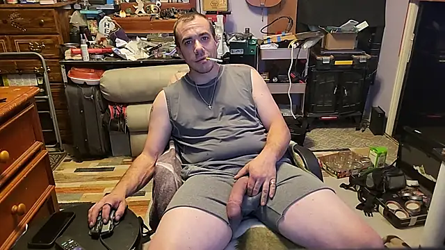 Snapshot of ScubaStevex chatting on 12-04-25, 01:26 ScubaStevex online show from 12-04-25, 01:26