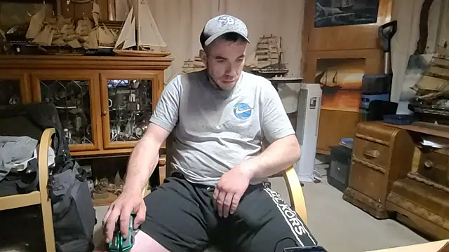 Snapshot of ScubaStevex chatting on 04-20-26, 06:05 ScubaStevex online show from 04-20-26, 06:05