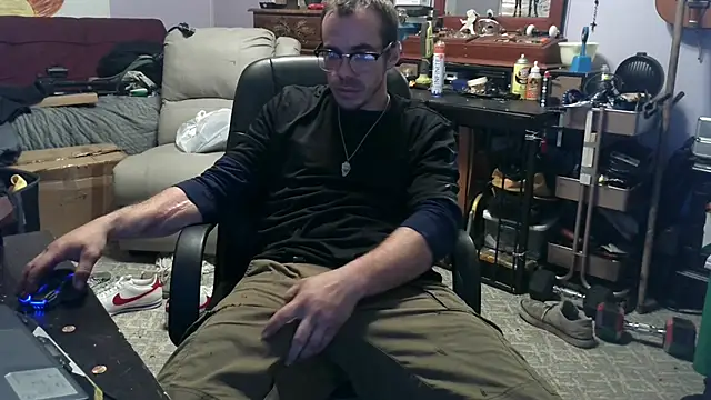 Snapshot of ScubaStevex chatting on 11-02-25, 04:23 ScubaStevex online show from 11-02-25, 04:23