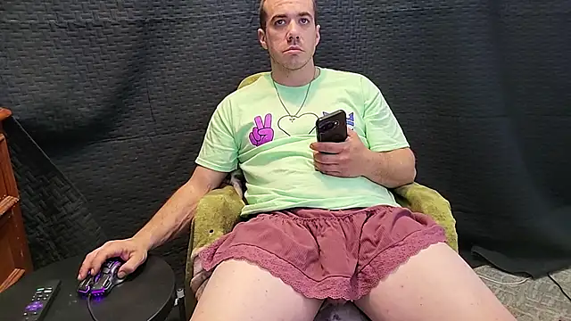 Snapshot of ScubaStevex chatting on 11-29-25, 11:32 ScubaStevex online show from 11-29-25, 11:32