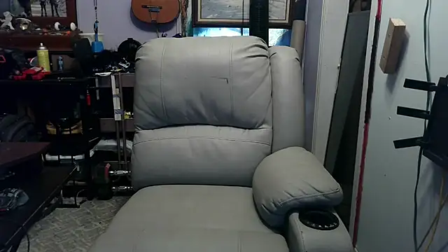 Snapshot of ScubaStevex chatting on 11-03-25, 04:32 ScubaStevex online show from 11-03-25, 04:32