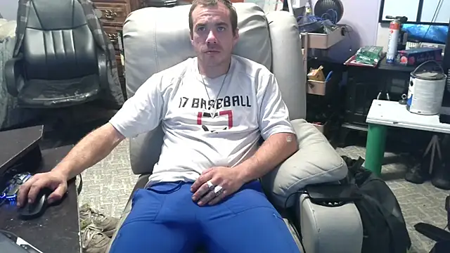 Snapshot of ScubaStevex chatting on 10-25-25, 06:52 ScubaStevex online show from 10-25-25, 06:52