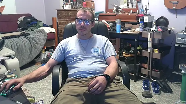 Snapshot of ScubaStevex chatting on 10-29-25, 10:42 ScubaStevex online show from 10-29-25, 10:42