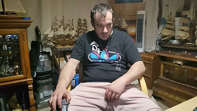 Snapshot of ScubaStevex chatting on 03-11-26, 02:38 ScubaStevex online show from 03-11-26, 02:38