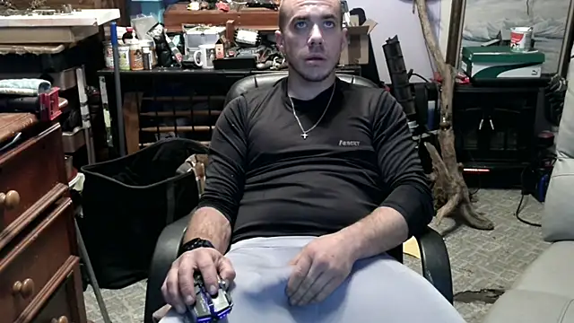 Snapshot of ScubaStevex chatting on 11-17-25, 12:58 ScubaStevex online show from 11-17-25, 12:58