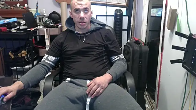 Snapshot of ScubaStevex chatting on 11-07-25, 04:22 ScubaStevex online show from 11-07-25, 04:22