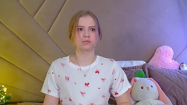 SelinSwarovski online show from 12-15-25, 04:24