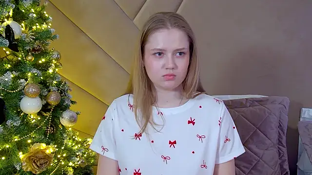 SelinSwarovski online show from 12-22-25, 04:23