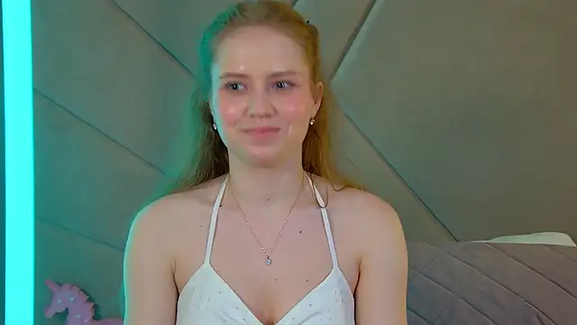SelinSwarovski online show from 06-15-26, 03:23