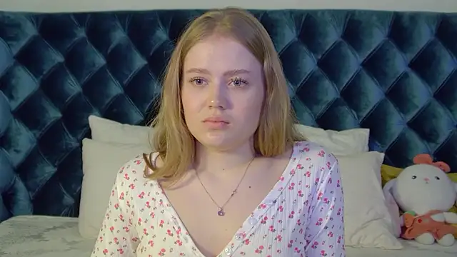 SelinSwarovski online show from 10-13-25, 04:19