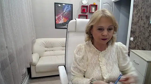 Milla Cutie18 online show from 10-31-25, 05:15