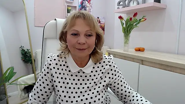 Milla Cutie18 online show from 03-06-25, 06:30