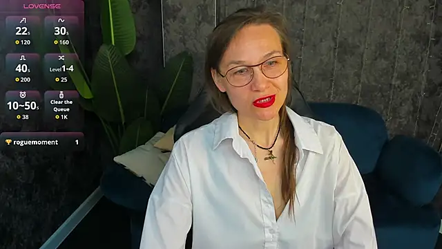 Snapshot of Lillian_White chatting on 05-20-26, 01:02 Lillian White online show from 05-20-26, 01:02