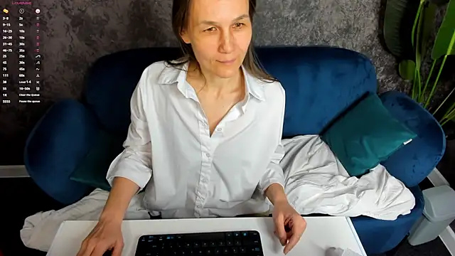 Lillian White online show from 02-24-25, 01:31