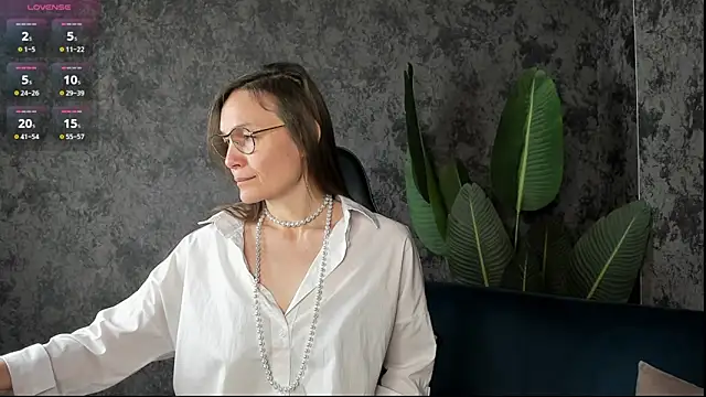 Lillian White online show from 11-11-25, 11:42