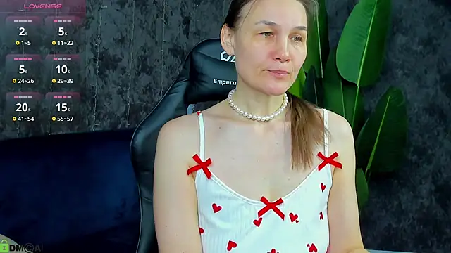 Lillian White online show from 02-11-26, 01:05