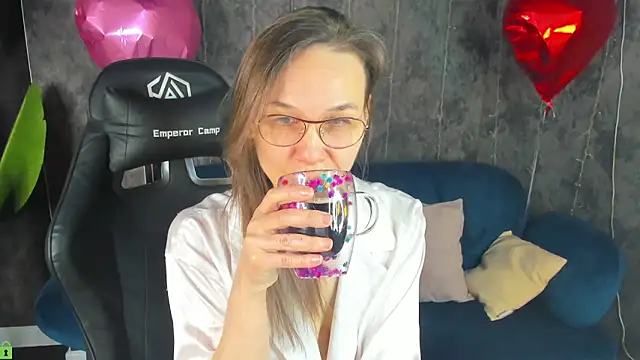 Lillian White online show from 03-02-26, 01:06