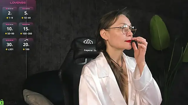Snapshot of Lillian_White chatting on 06-03-26, 12:55 Lillian White online show from 06-03-26, 12:55