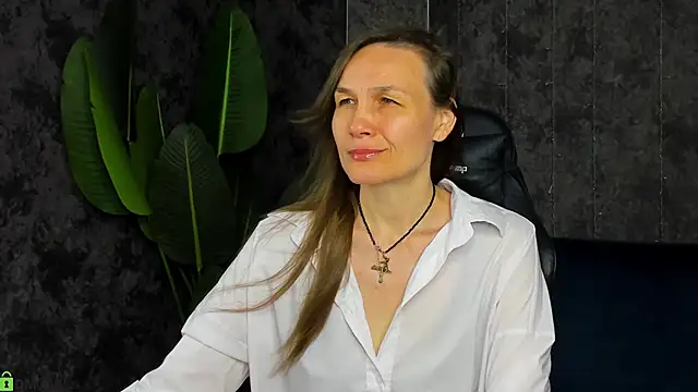 Snapshot of Lillian_White chatting on 06-07-26, 12:38 Lillian White online show from 06-07-26, 12:38