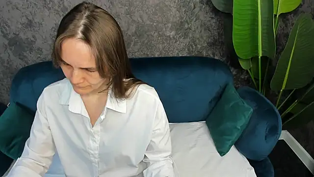 Lillian White online show from 03-18-25, 07:12