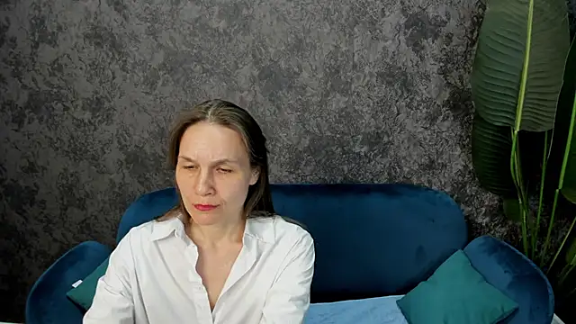 Lillian White online show from 03-04-25, 05:03