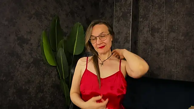 Snapshot of Lillian_White chatting on 05-30-26, 11:43 Lillian White online show from 05-30-26, 11:43