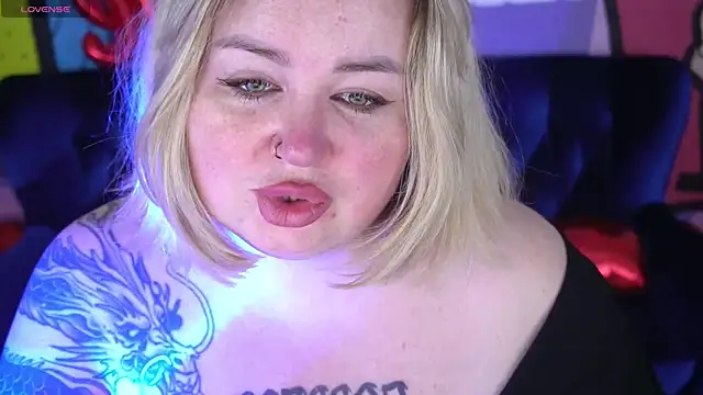 Snapshot of ZaraReignn chatting on 02-06-26, 08:38 ZaraReignn online show from 02-06-26, 08:38