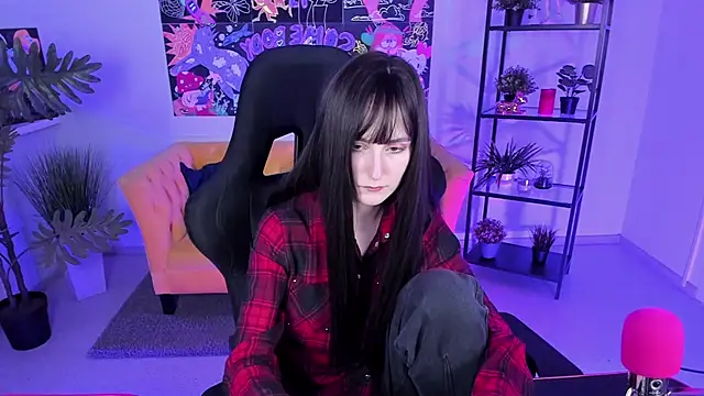 LuxRayi online show from 03-14-25, 12:21