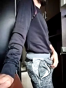 Snapshot of hairyserious chatting on 03-03-25, 01:12 hairyserious online show from 03-03-25, 01:12