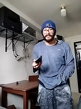 Snapshot of hairyserious chatting on 02-28-25, 02:20 hairyserious online show from 02-28-25, 02:20