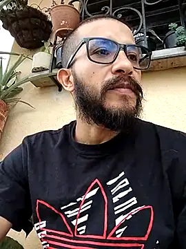 Snapshot of hairyserious chatting on 03-06-25, 09:53 hairyserious online show from 03-06-25, 09:53