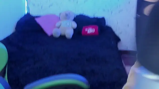 Snapshot of elissa_iris chatting on 04-19-26, 01:50 elissa iris online show from 04-19-26, 01:50