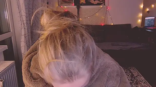 KatiKate online show from 02-18-25, 04:03