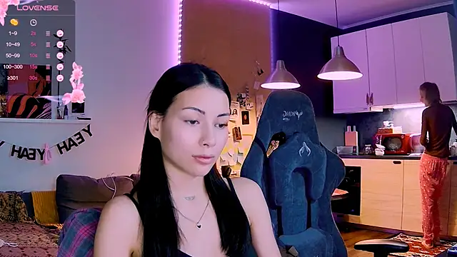 KatiKate online show from 11-22-25, 01:43