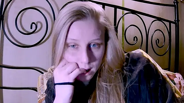 KatiKate online show from 01-20-25, 07:57