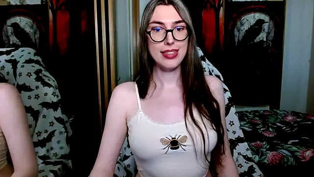 Snapshot of bluerose00 chatting on 10-17-25, 07:15 bluerose00 online show from 10-17-25, 07:15