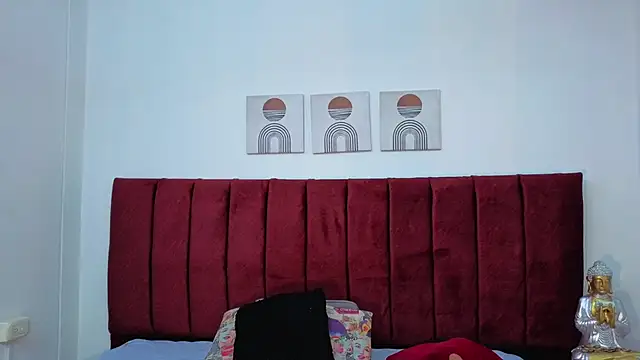 selena castillo online show from 11-27-25, 01:11